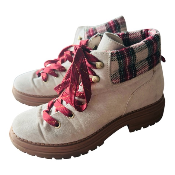 SO White and Red Winter Boots with Plaid Accents 6.5 - Picture 2 of 8